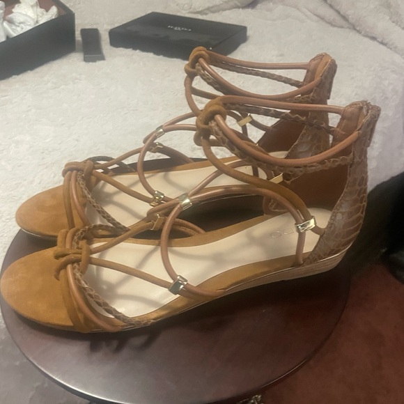Aldo Brand Tan Gladiator Sandals w/ Gold Accents. Size 10. Brand New In Box! - Picture 5 of 13